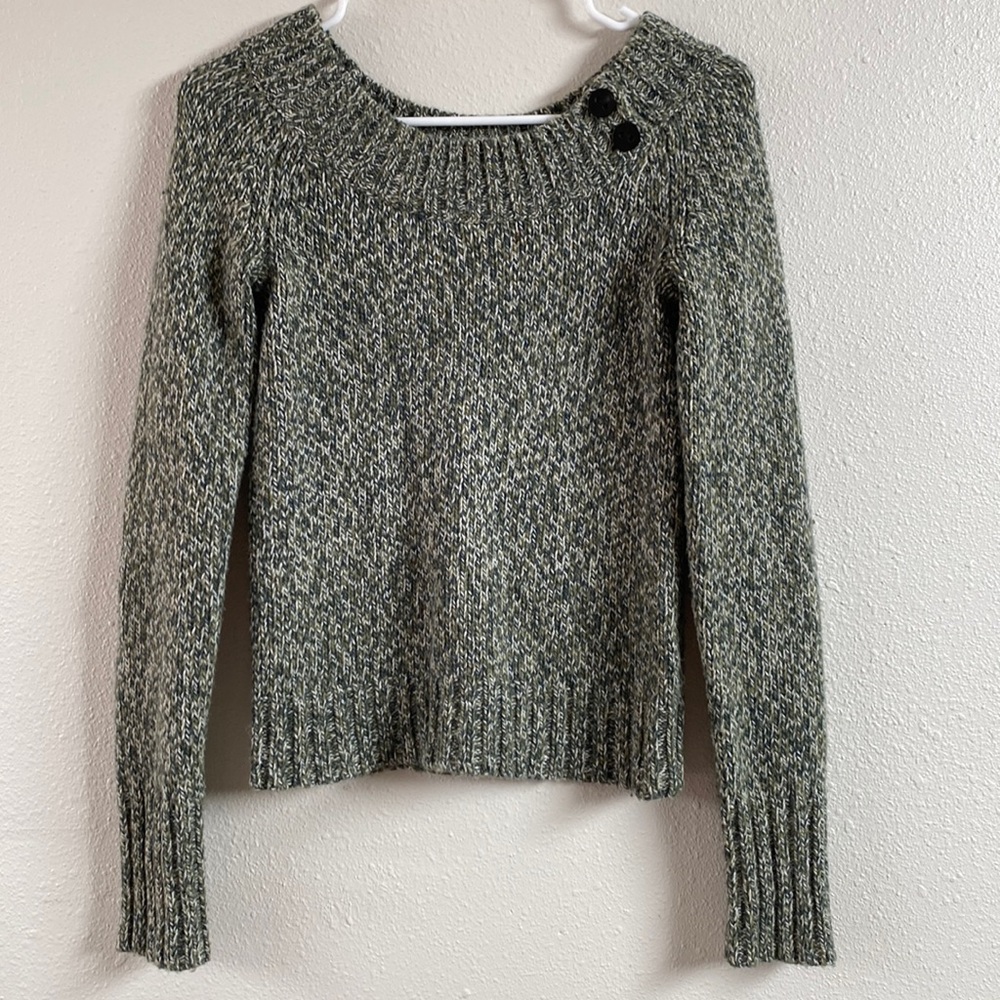 Old Navy Sweater. Good condition moderate piling around seams and sleeves.